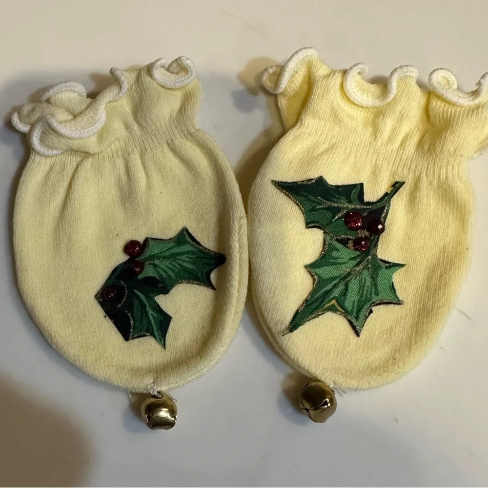 BABY SCRATCH MITTENS BELLS NEWBORN INFANT HOLLY APPLIQUÉ CHRISTMAS BLU YELO WTE